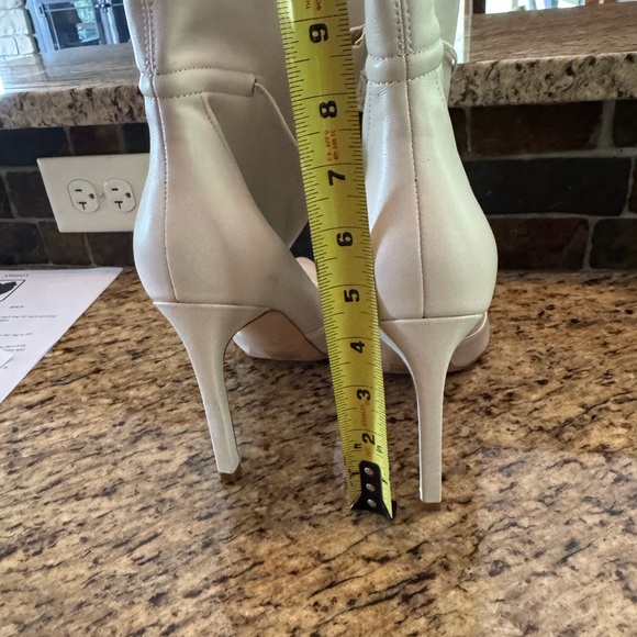 Nine West Tirzah Pointy Toe Dress Booties cream - Picture 6 of 9